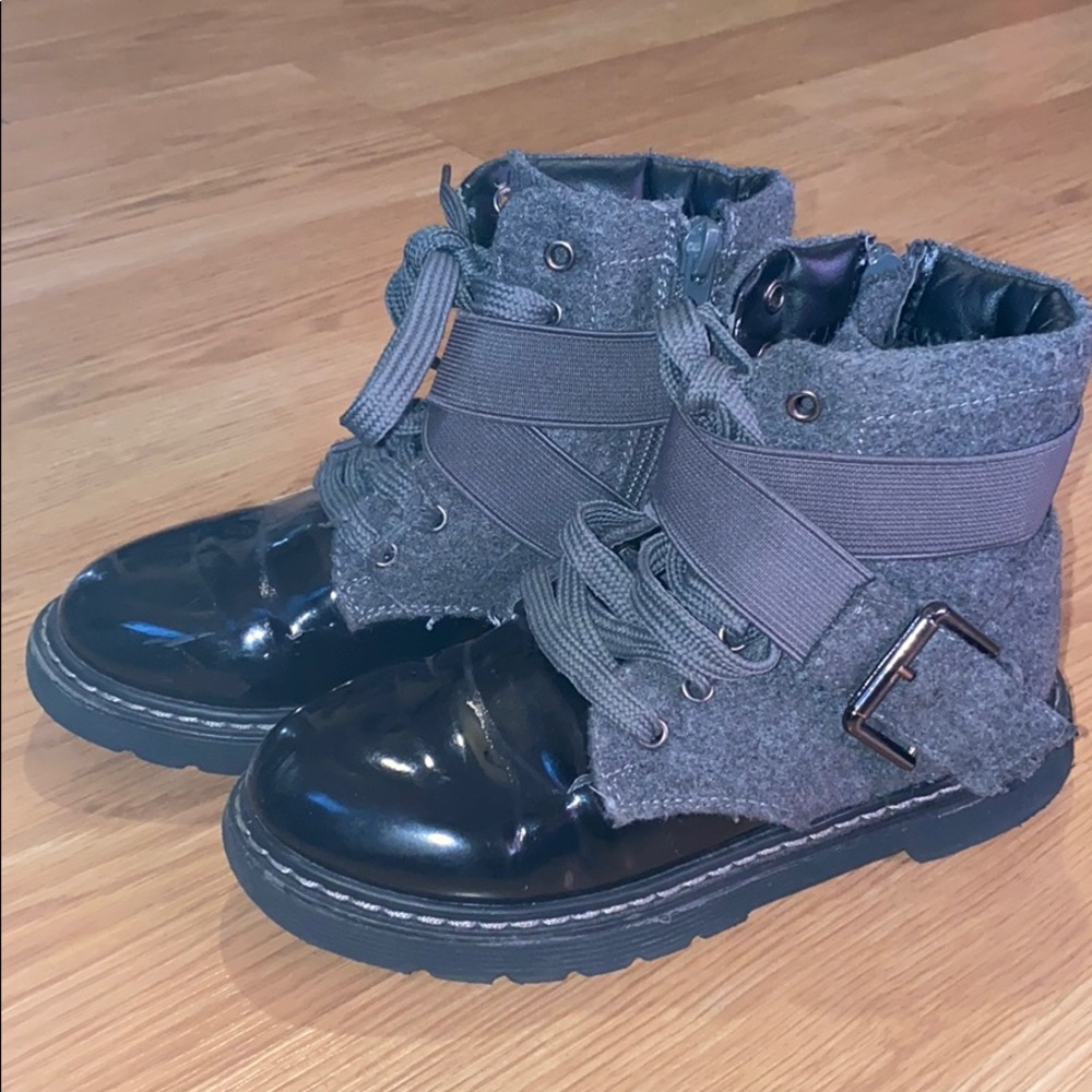 Hoo shoes kids size: 1